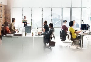 kelebihan dan kekurangan outsourcing