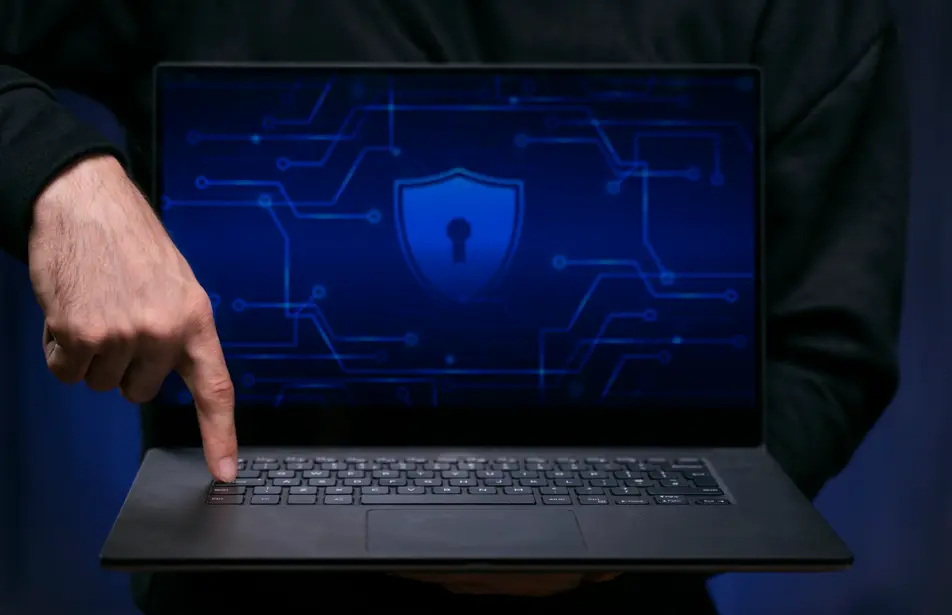 Tips Menjaga Keamanan Informasi Sensitif dalam Lingkungan IT Talent Outsourcing