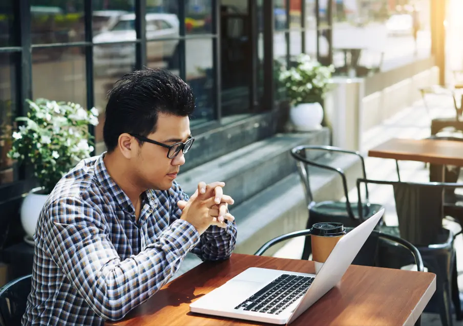 Web Developer Kontrak vs In-House: Mana yang Cocok untuk Bisnis Anda?